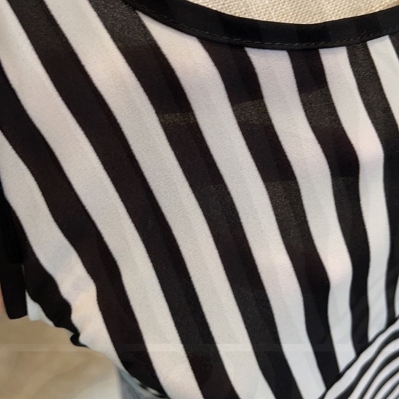 💜 5 for $25 or 3 for $18 Everly black and white striped top - Picture 7 of 8